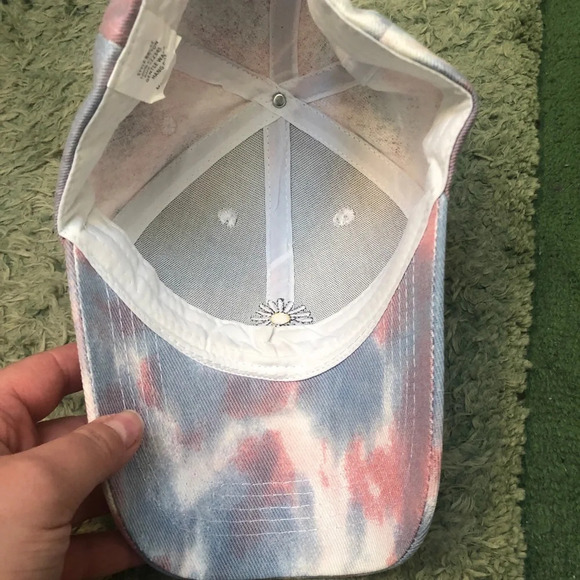 TIE DYE DAISY ADJUSTABLE BASEBALL CAP - Picture 3 of 4